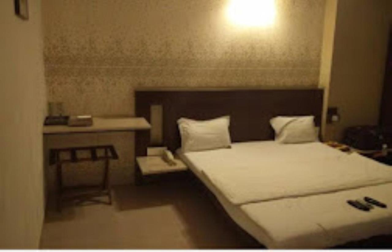 Hotel Sai Saya,Нашик Екстер'єр фото