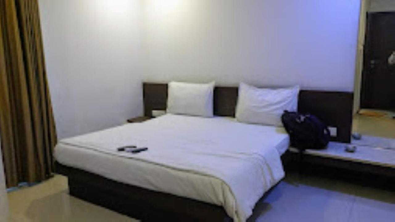 Hotel Sai Saya,Нашик Екстер'єр фото