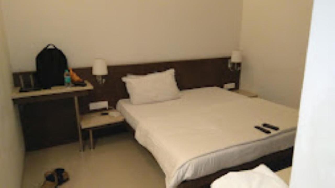 Hotel Sai Saya,Нашик Екстер'єр фото